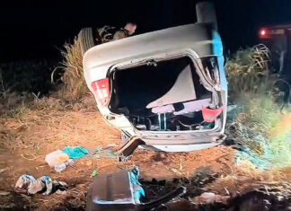 Carro capota em estrada de Bandeirantes e fere família curitibana