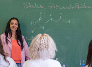 10 mil servidores da rede estadual começam 2025 com progressão na carreira