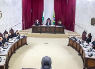 Cargos em comissão e funções de confiança exigem dedicação em tempo integral