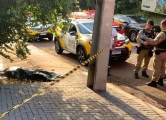 Homem é agredido até a morte; na captura, autor do crime investe contra policial e é alvejado