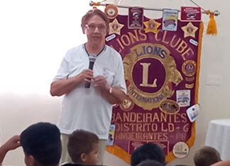 Alunos da Escola Diógenes Eisenhut Vasconcelos recebem palestra da filha do fundador