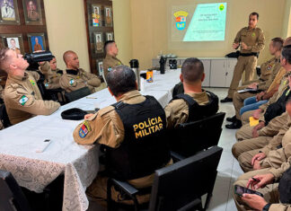 Comandantes que compõem o 18º BPM/ debatem estratégias para conter criminalidade