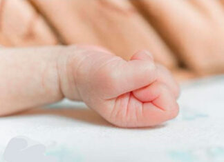 Bebê de 9 meses é internada após ingerir pedaço de cigarro de maconha deixado pela mãe