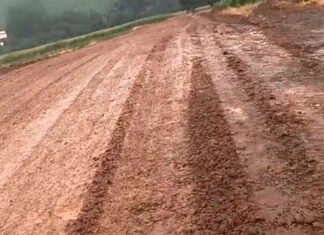 Na tentativa de amenizar situação de pedras soltas, estrada do Sertãozinho vira lama