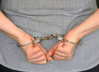 Mulher é presa em Andirá por homicídio qualificado do companheiro; vítima morreu após ser queimada