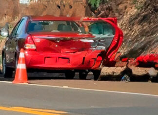 Acidente envolve três veículos na PR-855, em Bandeirantes