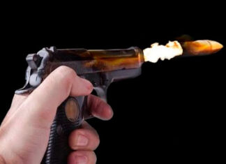 Jovem de 20 anos é morto a tiros em bar de Bandeirantes; suspeito é detido