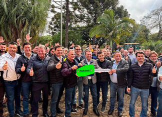 Sete municípios da região são beneficiados com novas retroescavadeiras