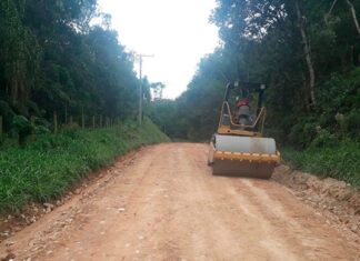 Estradas rurais dos municípios da região receberão serviços de conservação do DER/PR