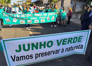 Passeata mobiliza comunidade escolar para conscientização ambiental