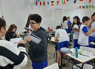 Sob orientação da professora Caroline Pavan Farinha, aula de inglês envolve aprendizagem integrada