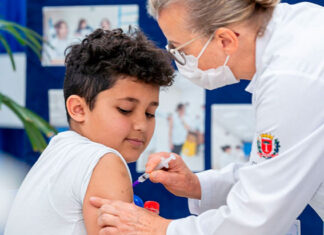 Estado retoma vacinação nas escolas e reforça importância da carteirinha em dia