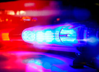 Três pessoas ficam feridas em ataque com arma branca; autor está foragido