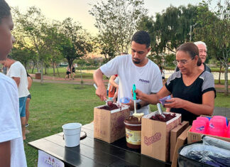 Ação solidária leva alegria e açaí a mais de 100 crianças em Bandeirantes