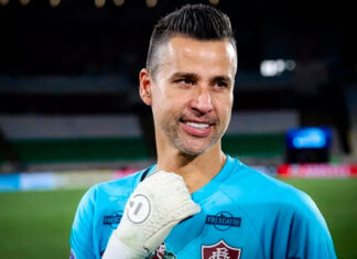 Goleiro Fábio alcançou mais duas marcas expressivas pelo Fluminense e é homenageado pelo clube