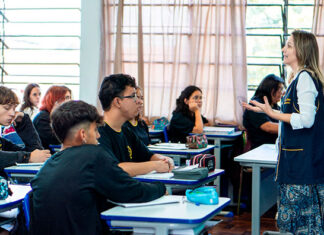 Paraná celebra Dia do Professor com apoio na formação, intercâmbios e quadro reforçado