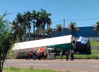 Acidente grave com caminhões mobiliza resgate na BR entre Cambará e Ourinhos/SP