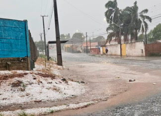 Após temporal com granizo, Estado envia lonas, telhas e kits dormitório para Ponta Grossa