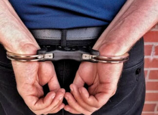 Testemunha tira fotos de pai tocando filha de 8 anos em evento público no PR, e homem é preso em flagrante