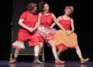 Palhaças da Grita levam espetáculo de palhaças, oficinas e contação para Assaí