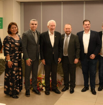 Nova diretoria da ADJORI-PR toma posse e vice-governador prestigia solenidade