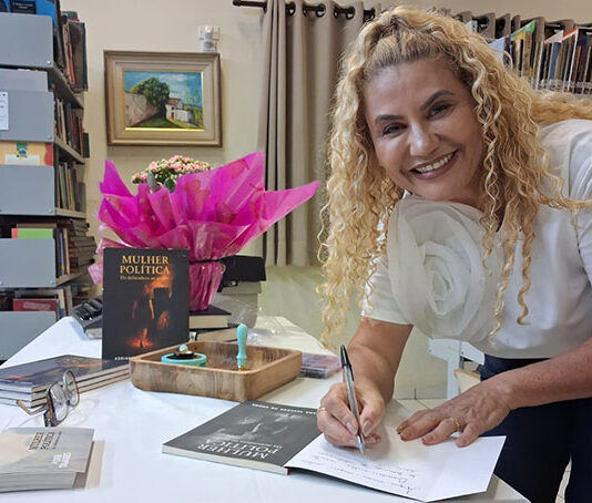 Bandeirantense lança livro sobre trajetória política no MT