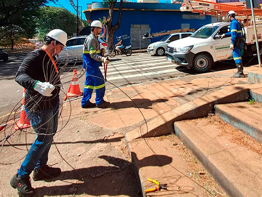 Copel remove mais de 300 kg de cabos de telecom em situação irregular em Cornélio Procópio