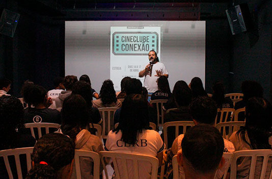 Cultura e acessibilidade marcaram a estreia do Cineclube Conexão em Jacarezinho