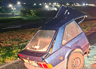Escort parte ao meio após batida violentíssima na rodovia BR-376