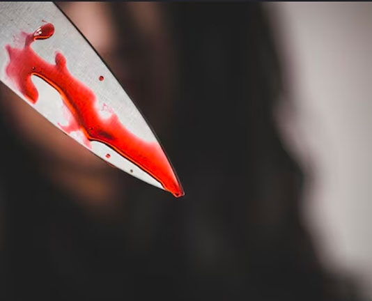 Esfaqueada pelo ex, mulher busca refúgio em igreja e morre diante dos fieis