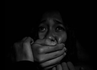 Idoso é preso e denunciado após abusar de criança de 7 anos