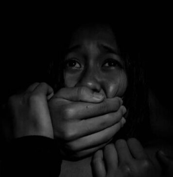 Idoso é preso e denunciado após abusar de criança de 7 anos