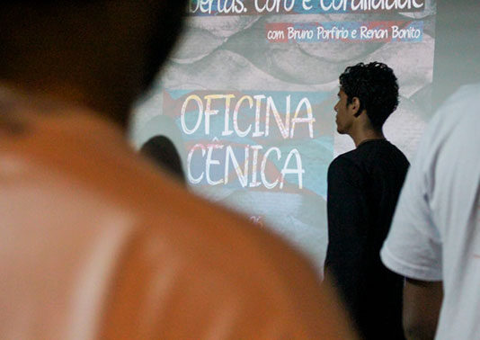 Oficina Cênica de Coro é realizada em Jacarezinho