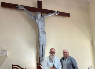 Artista plástico procopense entrega obra sacra tridimensional para Capela em Pardinho/SP