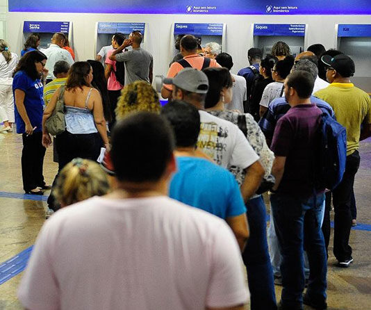 Bancos terão expediente especial em dia de jogos do Brasil na Copa