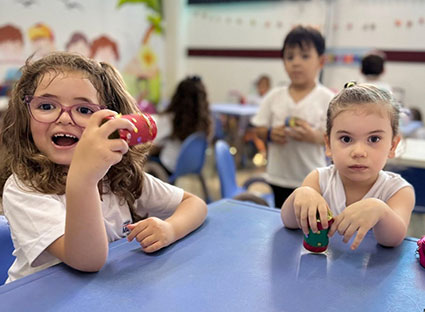 Nível II explora a criatividade com o ‘chocalho de chuva’