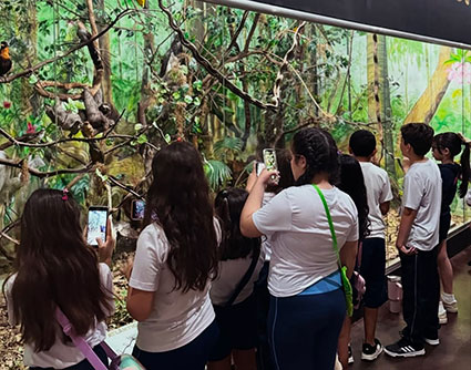 Saída pedagógica leva alunos ao mundo da natureza e do conhecimento