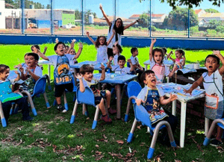 Alunos do Colégio Maximus unem pintura e inglês no Nível II