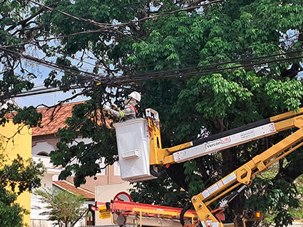 Força-tarefa retira mais de 700 kg de sucata de fiação telefônica em Cornélio e Santo Antônio da Platina