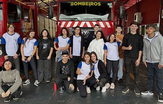 Colégio ECEL promove aprendizado além da sala de aula em visita técnica ao Corpo de Bombeiros