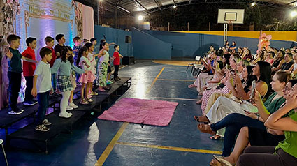 Colégio ECEL emociona famílias com celebração especial em homenagem ao Dia das Mães