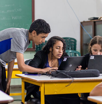 Escolas estaduais do Paraná promovem cadastro de alunos para mercado de trabalho