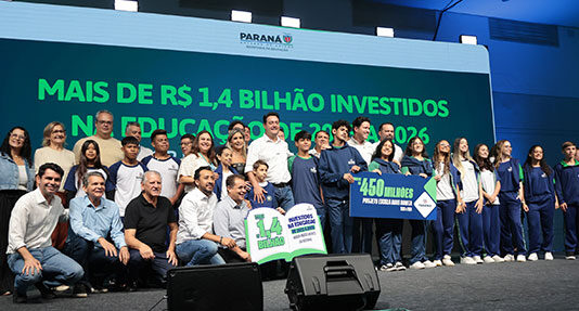 Governo do Paraná renova compromisso com novos investimentos e uniformes para rede estadual de educação