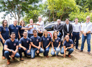 Veículo novo passa a dar suporte de atendimento aos pacientes do Núcleo de Equoterapia da UENP
