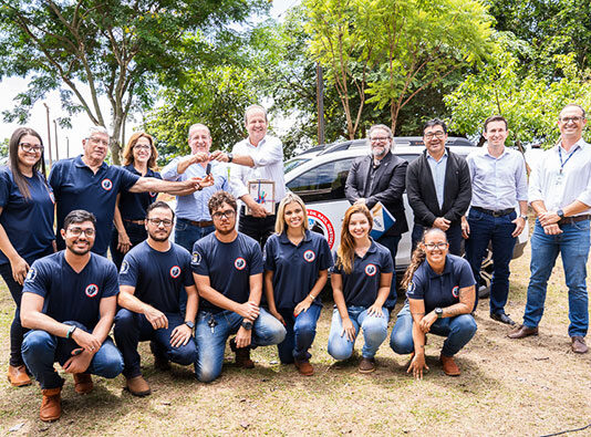 Veículo novo passa a dar suporte de atendimento aos pacientes do Núcleo de Equoterapia da UENP