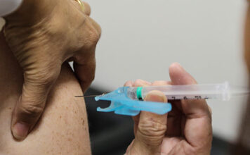 Vacinação contra a gripe no Paraná será aberta para público em geral a partir de segunda