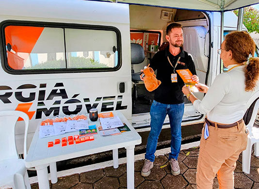 Van Itinerante da Copel facilita acesso a serviços e fica até sexta-feira em Cornélio Procópio