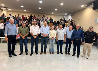 Itaipu firma convênio com municípios da Amunop e Amunorpi e libera caminhão e equipamentos para coleta de resíduos