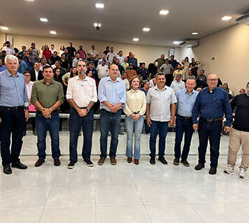 Itaipu firma convênio com municípios da Amunop e Amunorpi e libera caminhão e equipamentos para coleta de resíduos