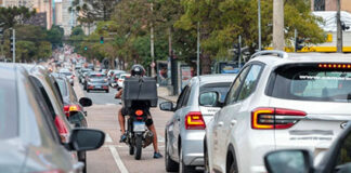 Licenciamento de veículos 2026 no Paraná começou na sexta-feira (14) com taxa de R$ 94,61